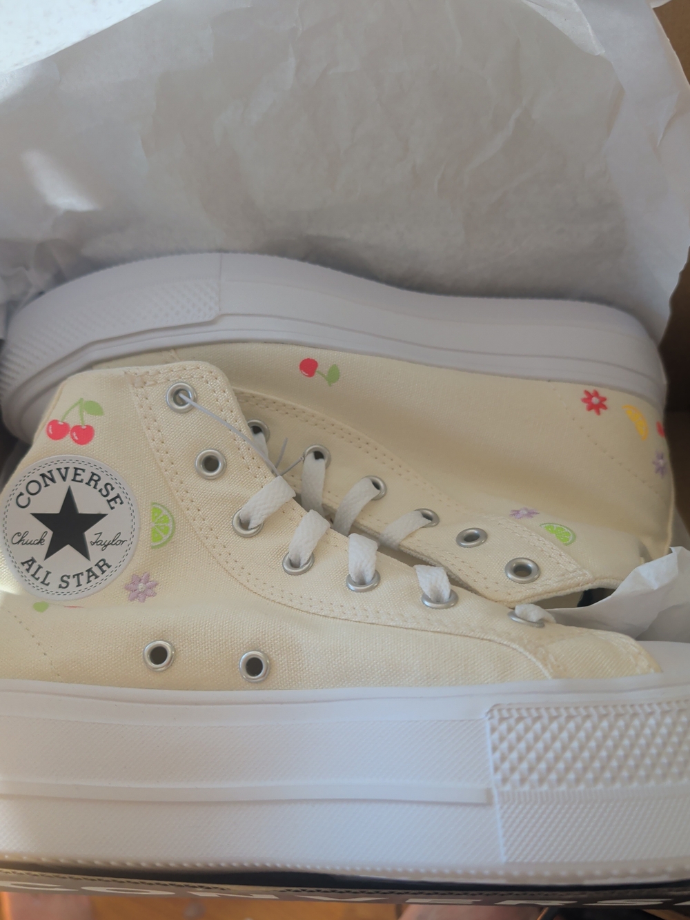 Converse Kids Cream Canvas High-Top with Cherry & Fruit Accents Size 5 Nib